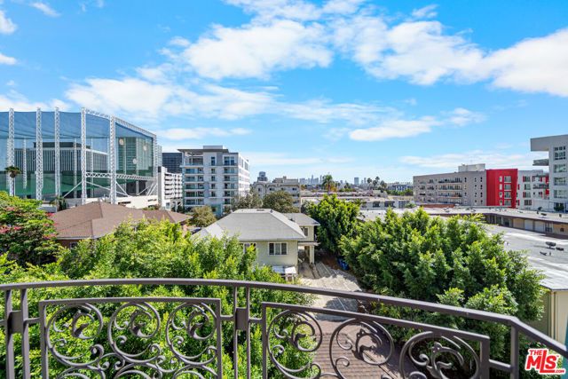 722 S Oxford Avenue 403, Los Angeles, CA 90005