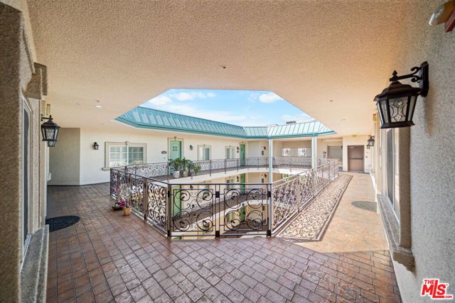 722 S Oxford Avenue 403, Los Angeles, CA 90005