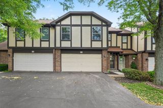 360 Golfview Court 360, Bloomingdale, IL 60108