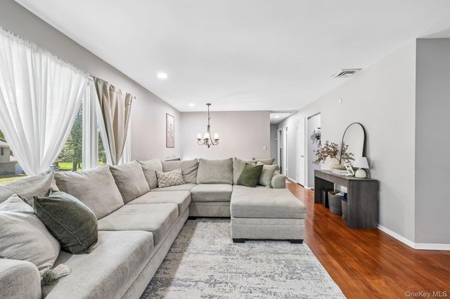 21 Baylor Road, New City, NY 10956