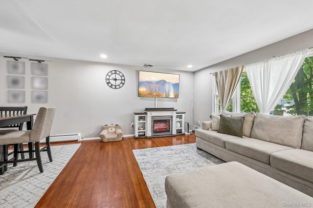 21 Baylor Road, New City, NY 10956