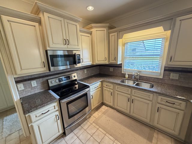 1307 Long Hollow Pike, Gallatin, TN 37066