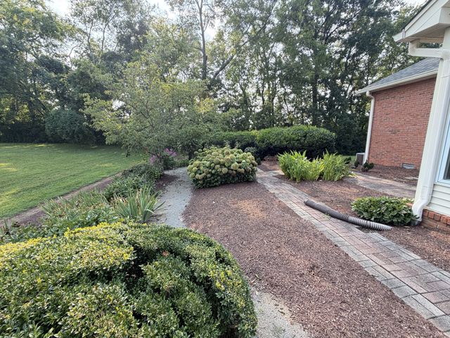 1307 Long Hollow Pike, Gallatin, TN 37066