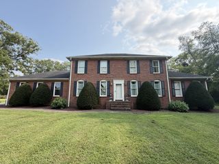1307 Long Hollow Pike, Gallatin, TN 37066