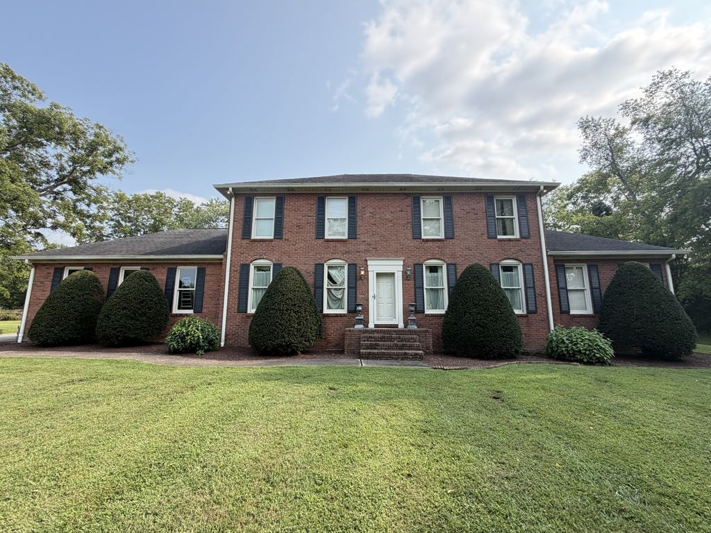 1307 Long Hollow Pike, Gallatin, TN 37066