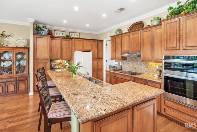 12018 Grasmere Avenue, Bakersfield, CA 93312