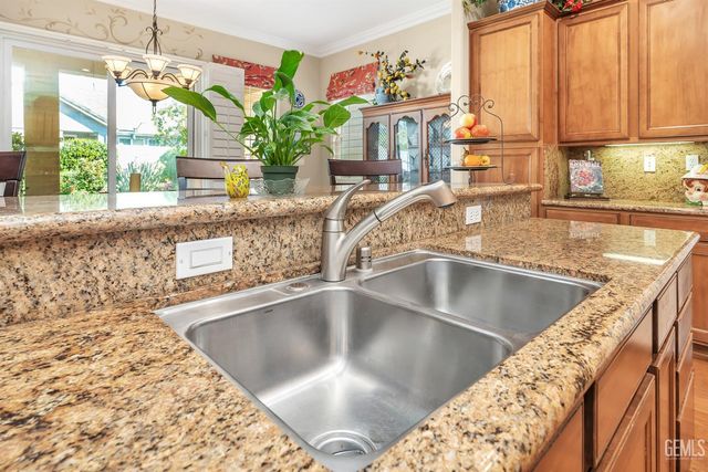 12018 Grasmere Avenue, Bakersfield, CA 93312