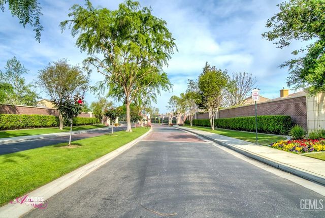 12018 Grasmere Avenue, Bakersfield, CA 93312