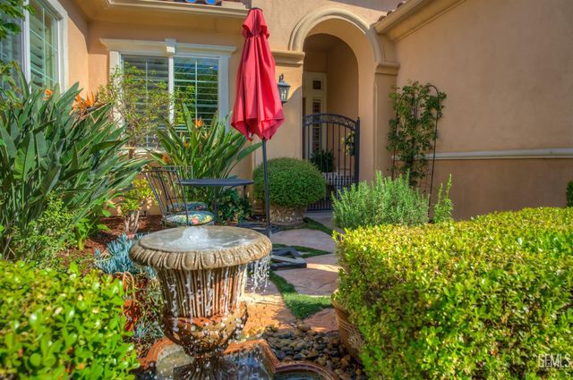 12018 Grasmere Avenue, Bakersfield, CA 93312