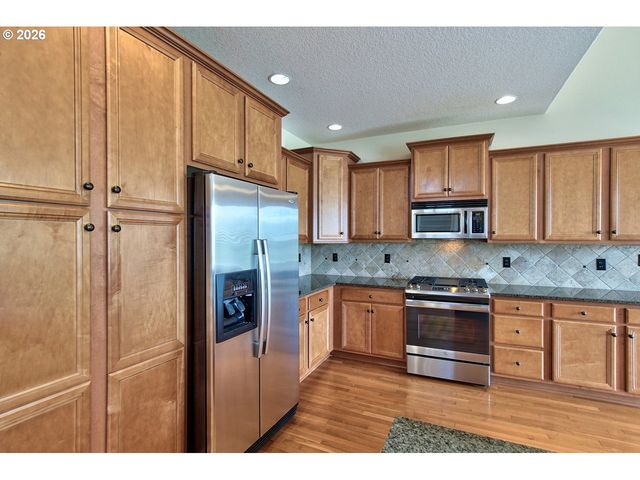 1327 37TH Ave, Forest Grove, OR 97116