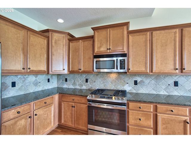 1327 37TH Ave, Forest Grove, OR 97116