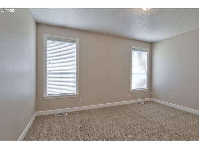 1327 37TH Ave, Forest Grove, OR 97116