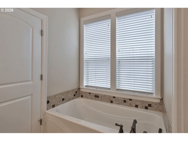 1327 37TH Ave, Forest Grove, OR 97116