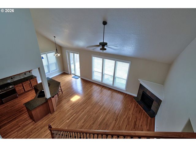 1327 37TH Ave, Forest Grove, OR 97116