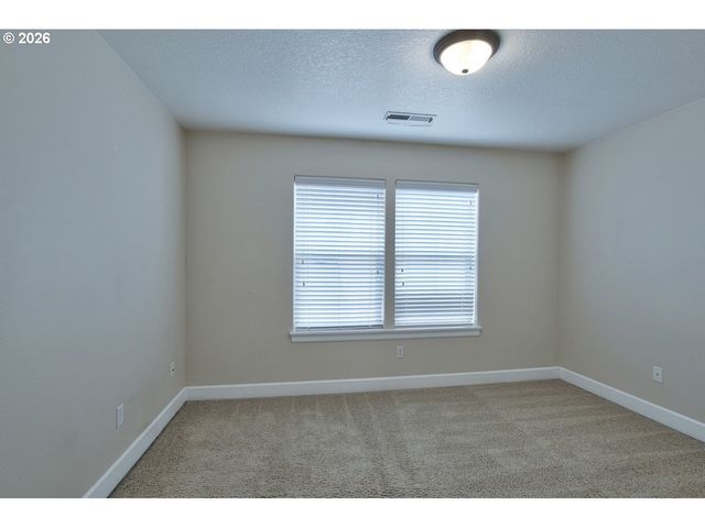 1327 37TH Ave, Forest Grove, OR 97116