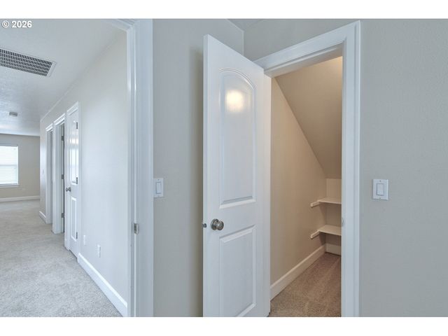 1327 37TH Ave, Forest Grove, OR 97116