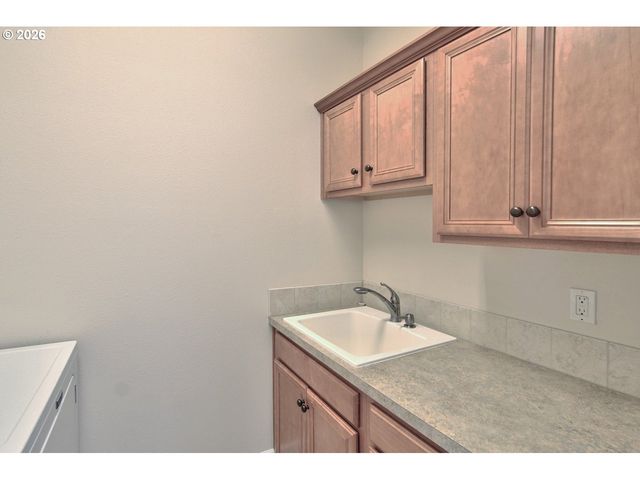 1327 37TH Ave, Forest Grove, OR 97116