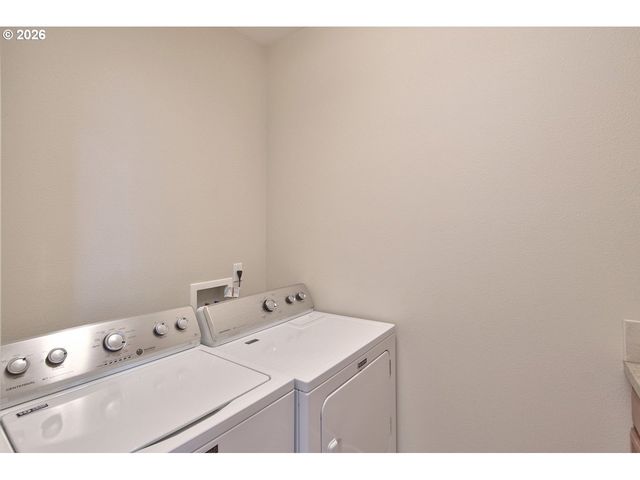 1327 37TH Ave, Forest Grove, OR 97116