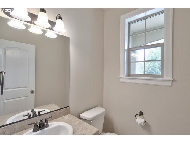 1327 37TH Ave, Forest Grove, OR 97116