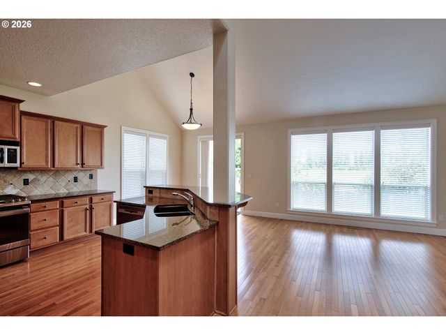 1327 37TH Ave, Forest Grove, OR 97116
