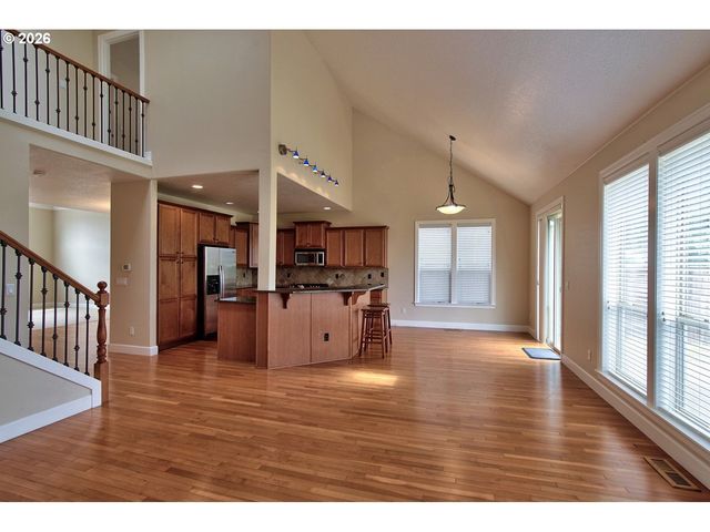 1327 37TH Ave, Forest Grove, OR 97116