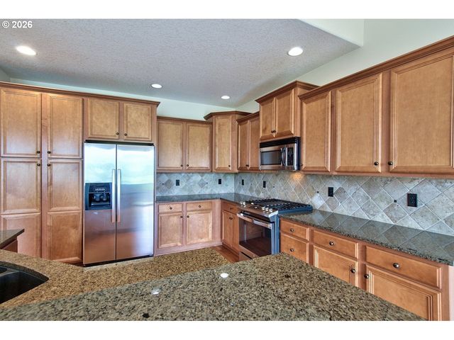 1327 37TH Ave, Forest Grove, OR 97116