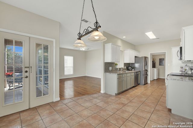 2305 Connie Dr Ste 102, Canyon Lake, TX 78133