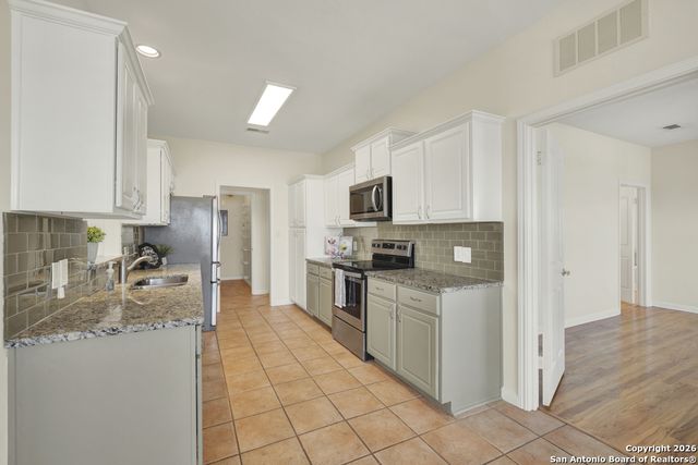 2305 Connie Dr Ste 102, Canyon Lake, TX 78133