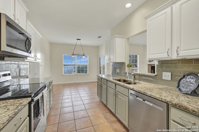 2305 Connie Dr Ste 102, Canyon Lake, TX 78133