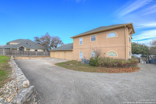 2305 Connie Dr Ste 102, Canyon Lake, TX 78133