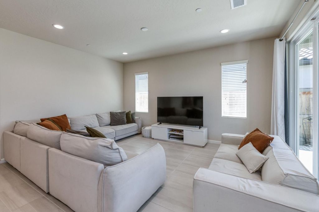 Image 7 of property listing at 4658 Orchard Hills Road, Madera, CA 93636