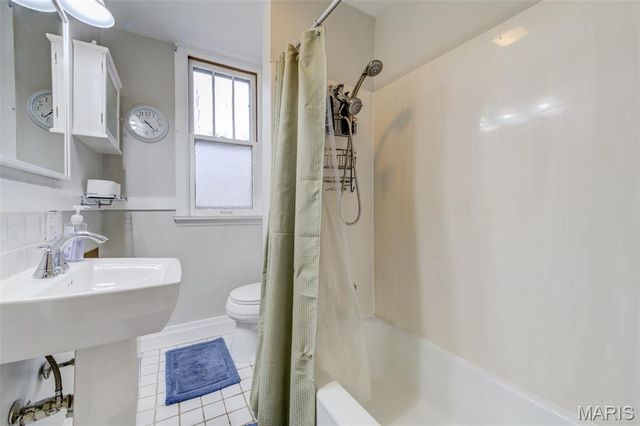 8766 Burton Avenue, Charlack, MO 63114