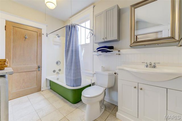 8766 Burton Avenue, Charlack, MO 63114