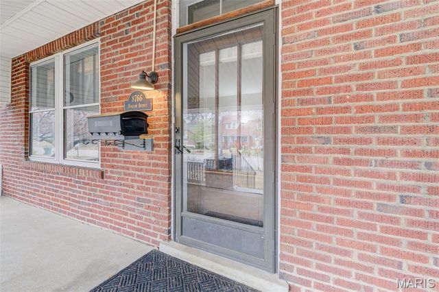 8766 Burton Avenue, Charlack, MO 63114