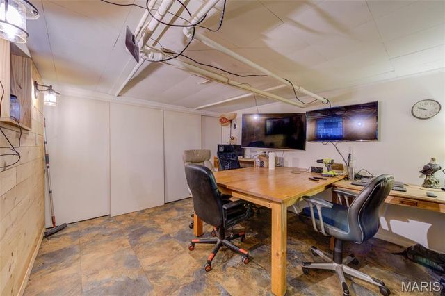 8766 Burton Avenue, Charlack, MO 63114