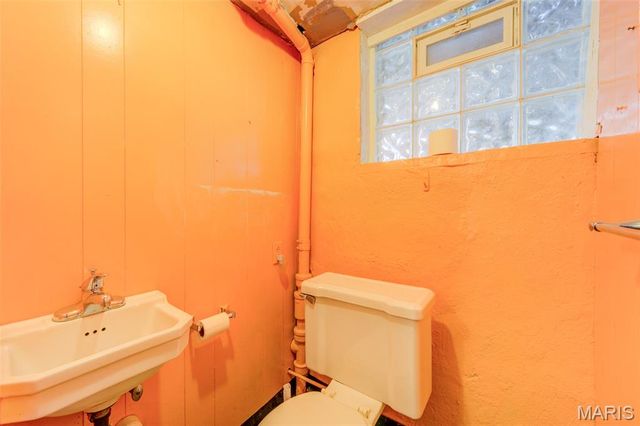 8766 Burton Avenue, Charlack, MO 63114