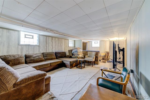 8766 Burton Avenue, Charlack, MO 63114