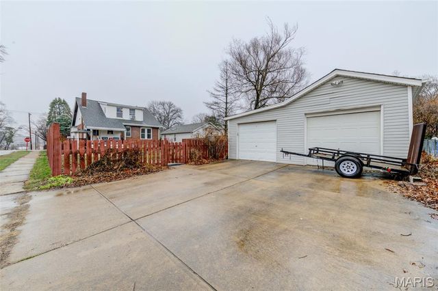 8766 Burton Avenue, Charlack, MO 63114