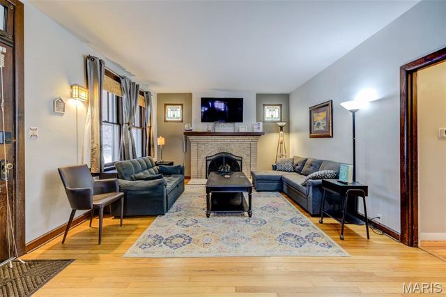 8766 Burton Avenue, Charlack, MO 63114