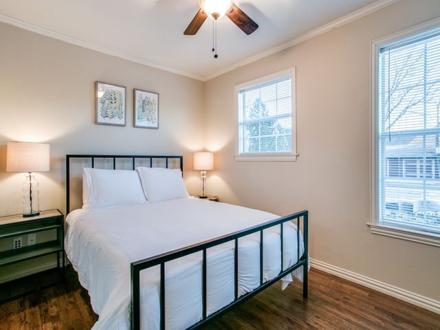 610 E Texas Street, Grapevine, TX 76051