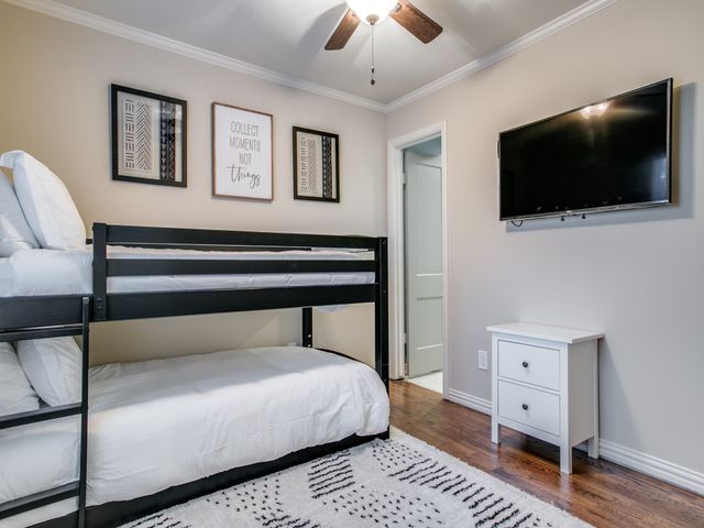 610 E Texas Street, Grapevine, TX 76051