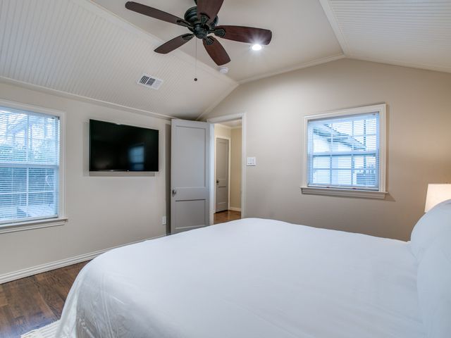 610 E Texas Street, Grapevine, TX 76051