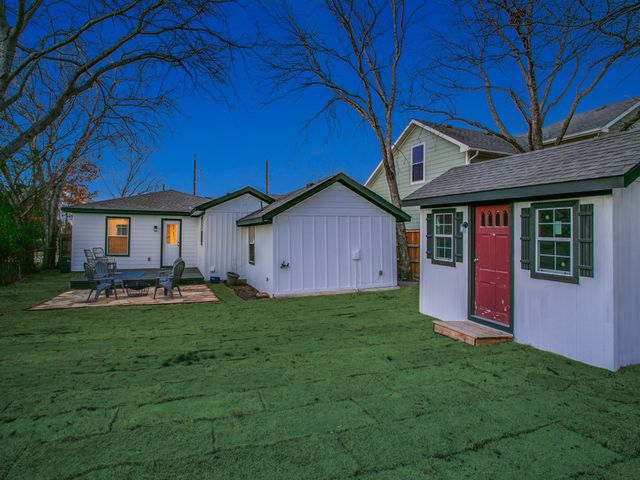 610 E Texas Street, Grapevine, TX 76051