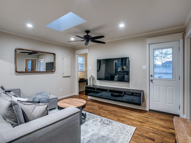 610 E Texas Street, Grapevine, TX 76051