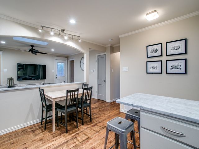 610 E Texas Street, Grapevine, TX 76051