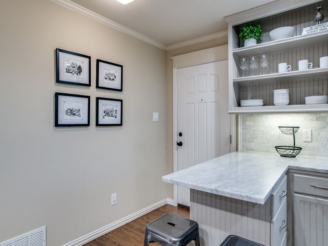 610 E Texas Street, Grapevine, TX 76051