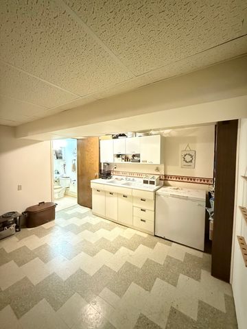 805 5th Avenue, Dixon, IL 61021