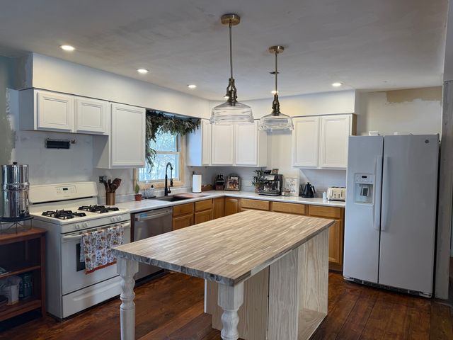 805 5th Avenue, Dixon, IL 61021