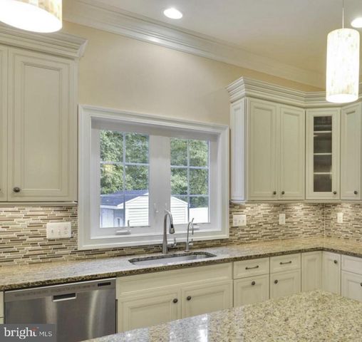 6403 EARLHAM DR, Bethesda, MD 20817