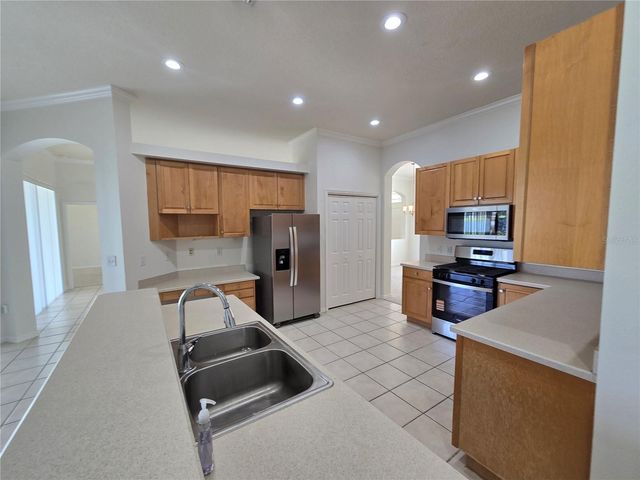 15305 PALOMA PARK LANE, Lithia, FL 33547